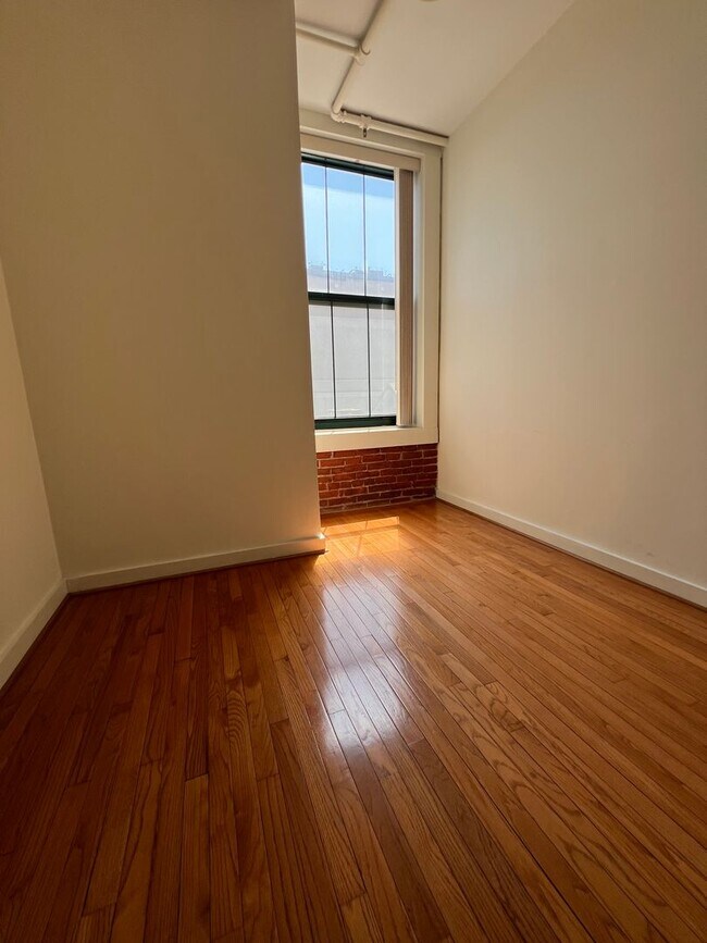 Building Photo - 1010 Race St