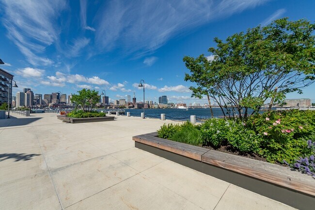 Building Photo - 5 Lisbon St