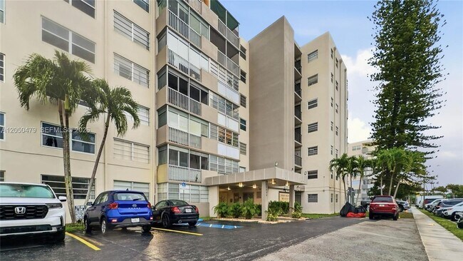 Building Photo - 16450 Miami Dr