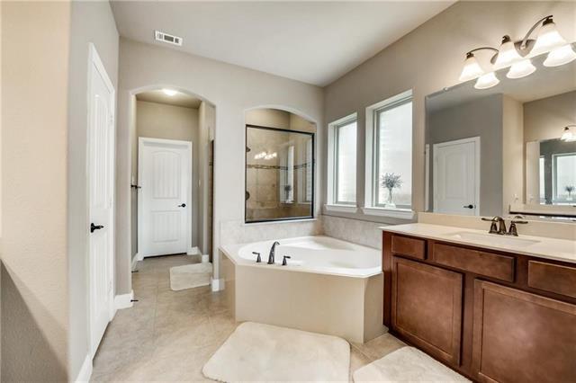 Building Photo - 1025 Spring Falls Dr