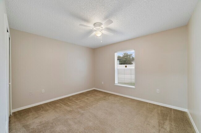 Building Photo - 1914 Manatee Ct