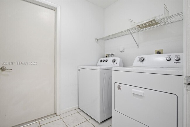 Building Photo - 10633 NW 32nd Ct