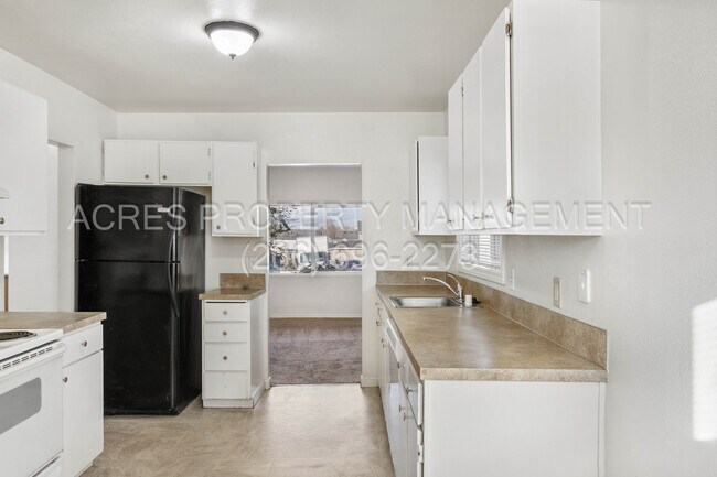 Building Photo - 2034 E 34th St