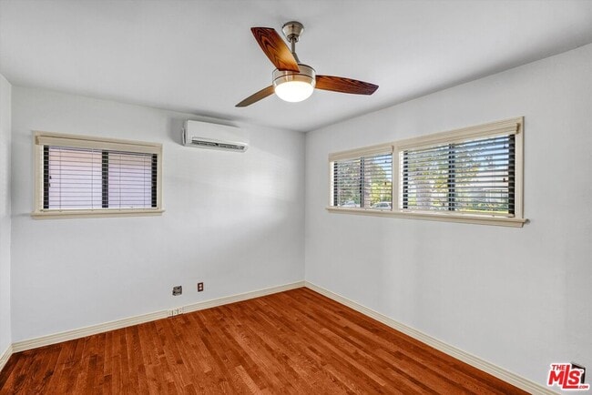 Building Photo - 520 N Beachwood Dr
