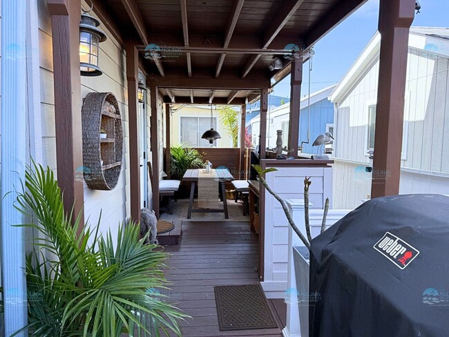 Building Photo - Steps to the sand in Encinitas, your two b...