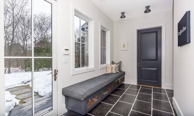 Building Photo - 13 Hilltop Ln