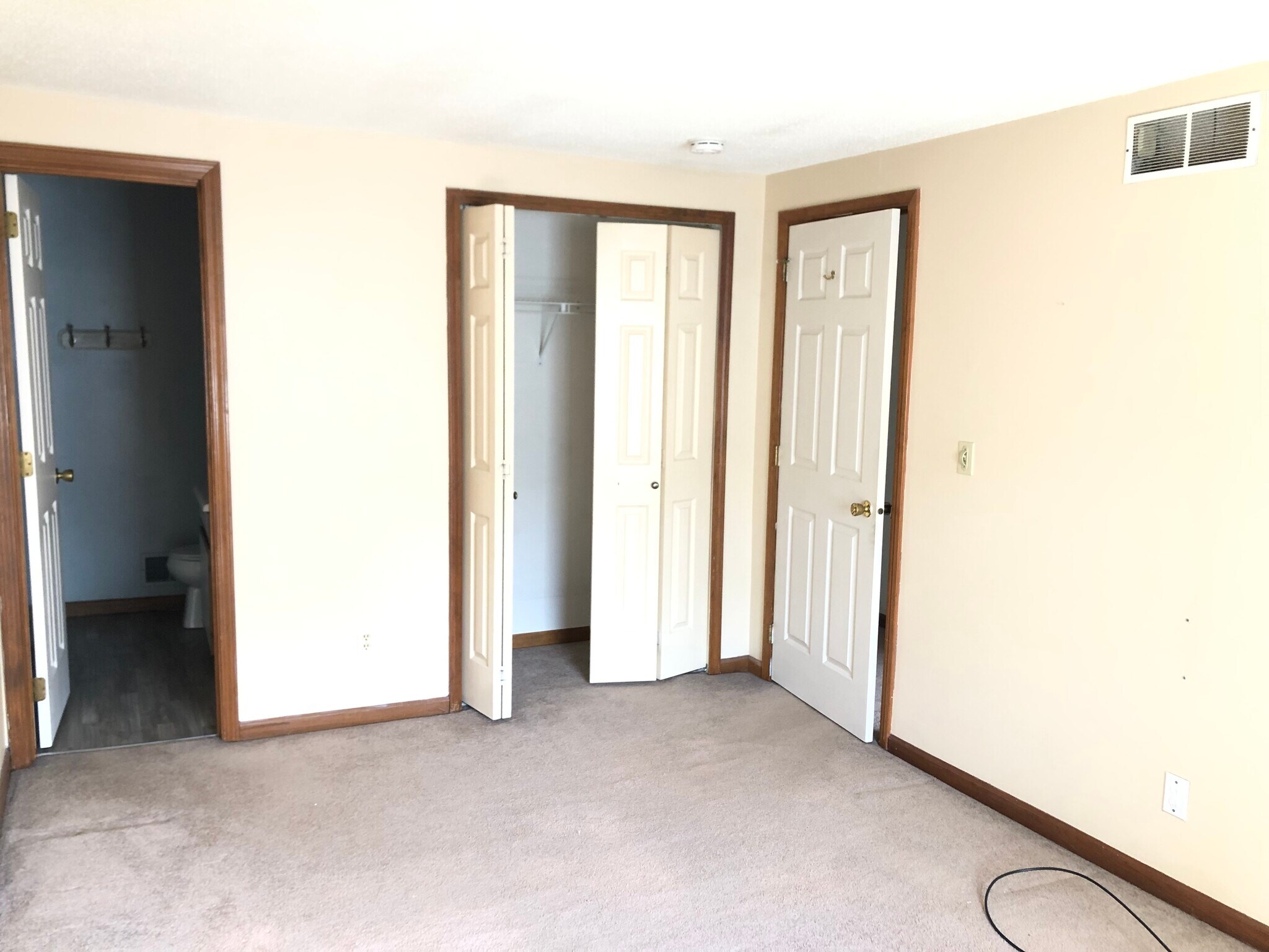 Building Photo - 4615 Chestnut Ridge Rd