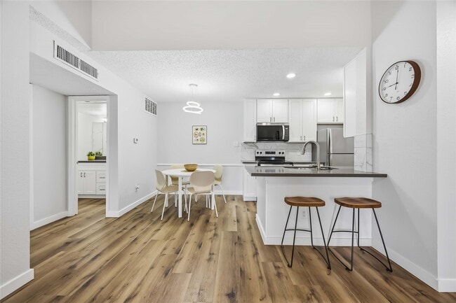 Building Photo - 2121 Hepburn St