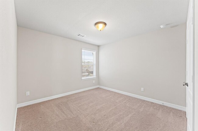 Building Photo - 415 Northern Pike Dr