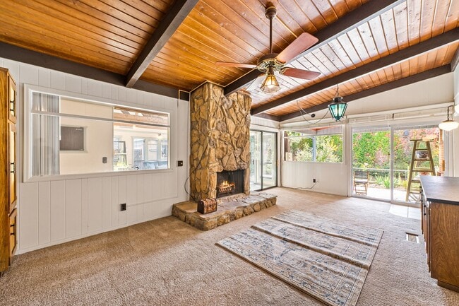 Building Photo - 44 Monroe St