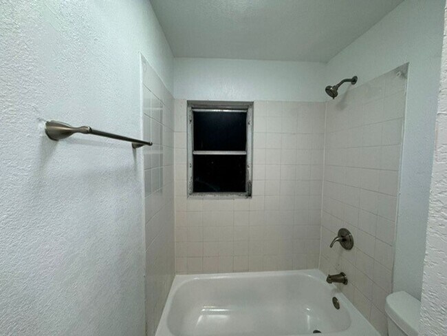 Building Photo - 2843 Fillmore St