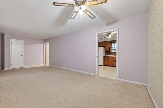 Building Photo - 2 Bedroom Dog Friendly Home For Rent With Large Bonus Room!