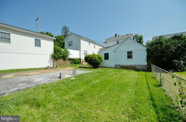 Building Photo - 31 W Whitlock Ave