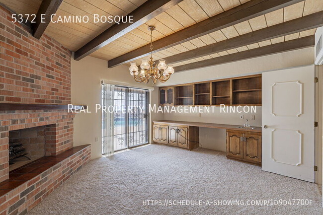 Building Photo - Location! Quintessential Tucson Classic is...