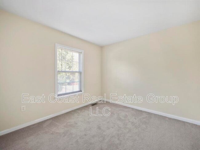 Building Photo - 125 Amelia Dr