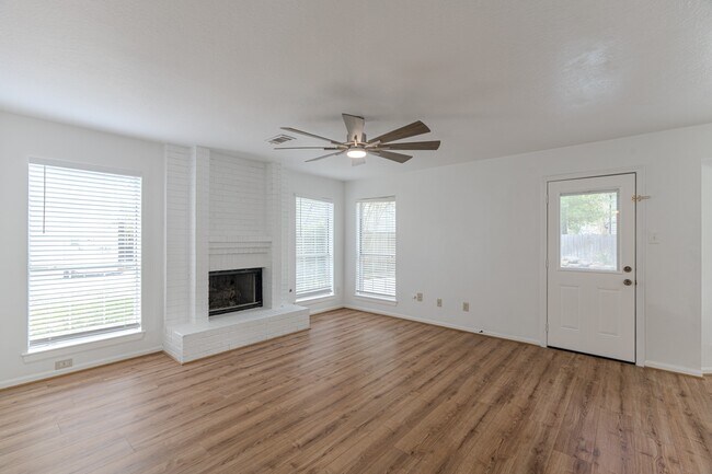 Building Photo - 34 E Trillium Cir