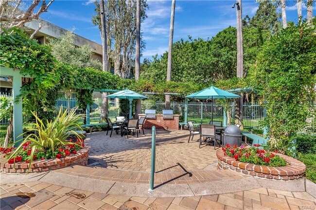 Building Photo - 564 N Bellflower Blvd