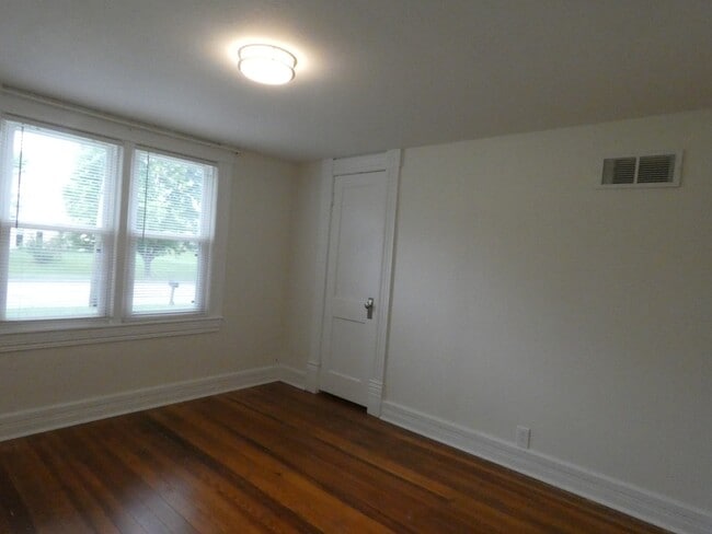 Building Photo - 1615 S Jefferson St