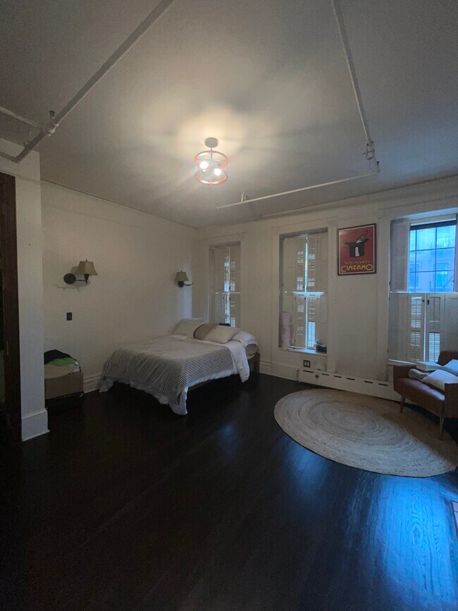 Building Photo - 2832 W 19th St