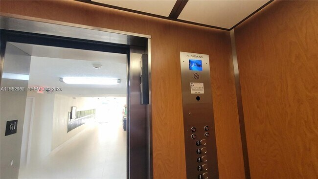 Building Photo - 9360 Fontainebleau Blvd