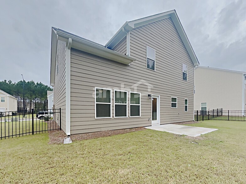 Building Photo - 467 Camp dr