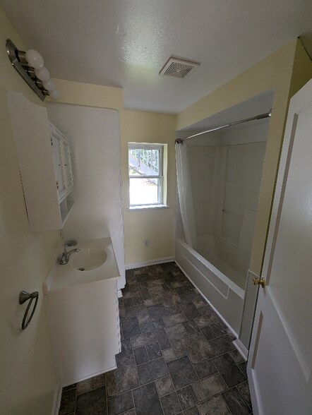 Building Photo - 1310 Whaland Rd