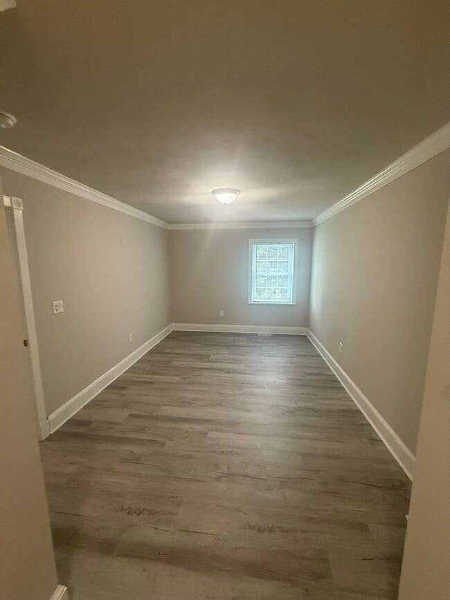 Building Photo - 4-bedroom, 2 full bathroom, 1 story house