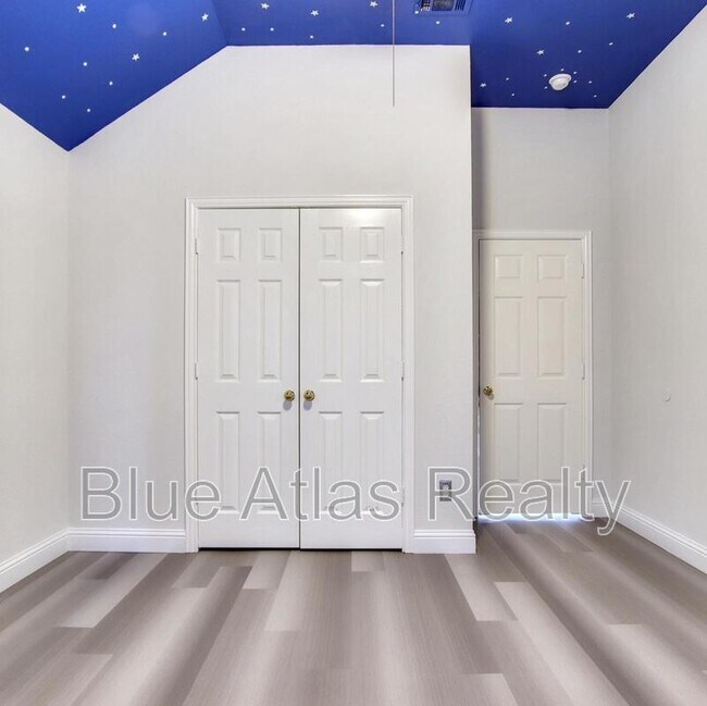 Building Photo - 2420 Elm Leaf Ln