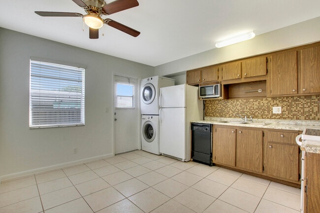 Building Photo - 1919 Doffer Ln