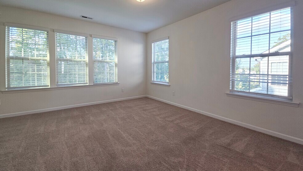 Building Photo - 90 W Grove Point Dr