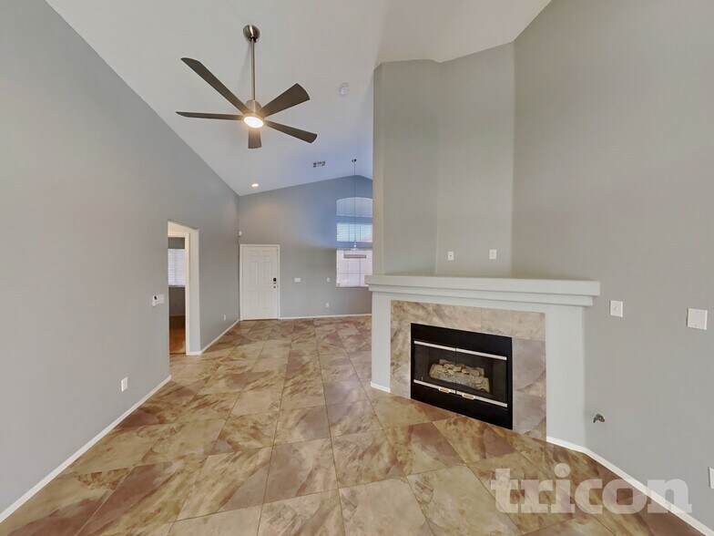 Building Photo - 2030 Maui Surf Ave