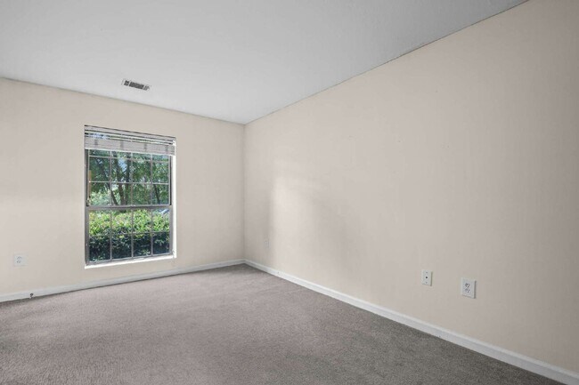 Building Photo - 3115 Pine Heights Dr NE