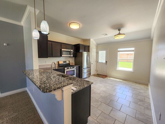 Building Photo - 3 bed, 2 bath home in Shawnee!