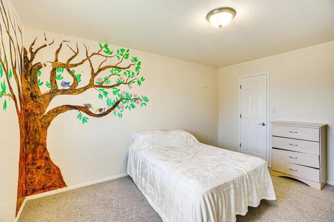 Building Photo - 367 N Lake Ct