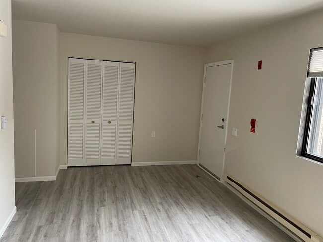 Building Photo - Town's Edge Apartments