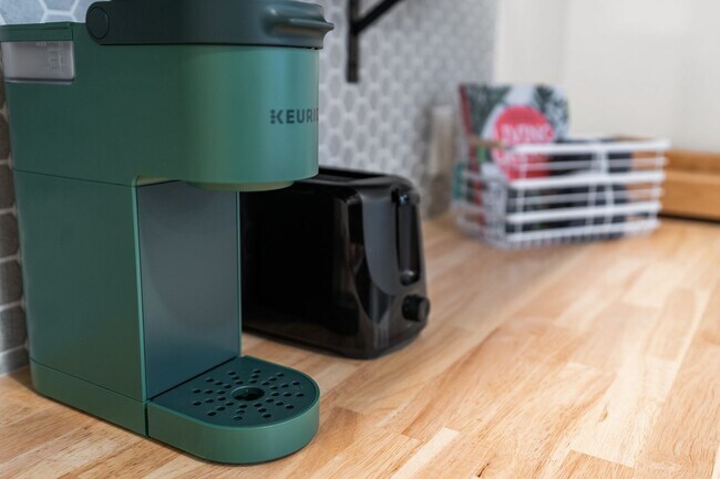 Building Photo - Stylish & Turnkey Furnished 2-BR Daylight Basement Apartment – Utilities + Wi-Fi Included