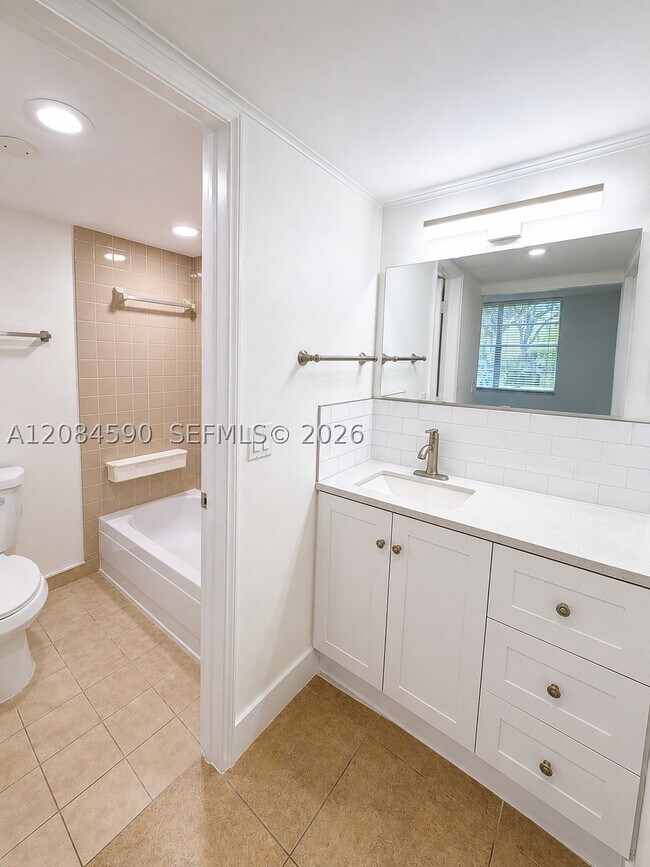 Building Photo - 9430 Live Oak Pl