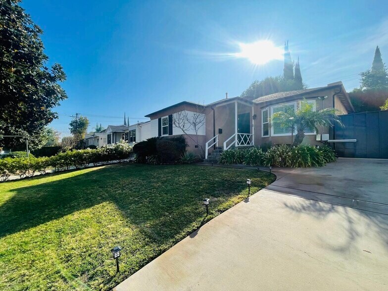 Building Photo - 17946 Valley Vista Blvd