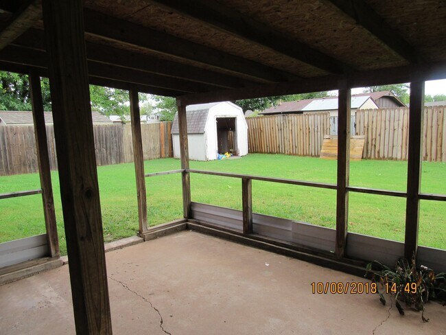 Building Photo - PETS NEGOTIABLE WITH OWNER APPROVAL!!!
