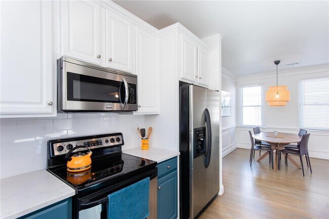 Building Photo - 74 Hogue St NE