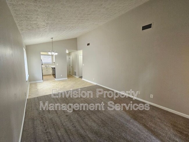 Building Photo - 8577 Pineview Ln