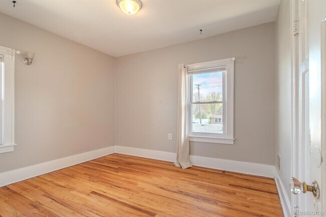 Building Photo - 187 Vester Ave