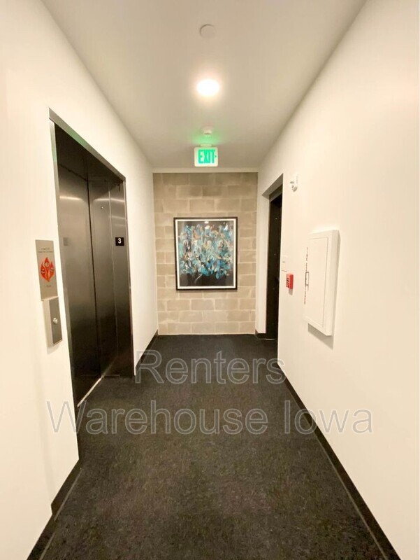 Building Photo - 329 5th St