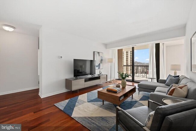 Building Photo - 4500 S Four Mile Run Dr