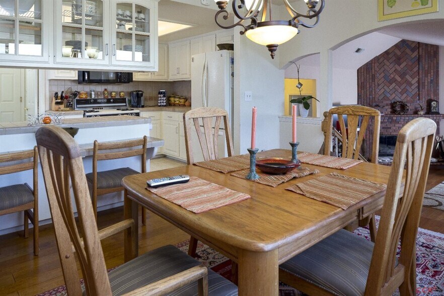 dining room - 684 Shamrock Ln