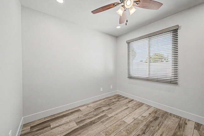 Building Photo - 710 E Bell De Mar Dr