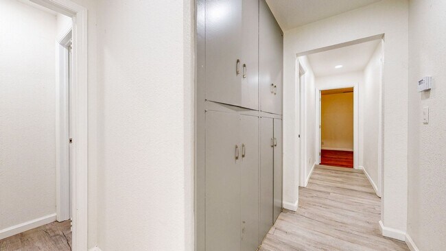 Building Photo - Bright & Clean Single Level FIVE bedroom i...