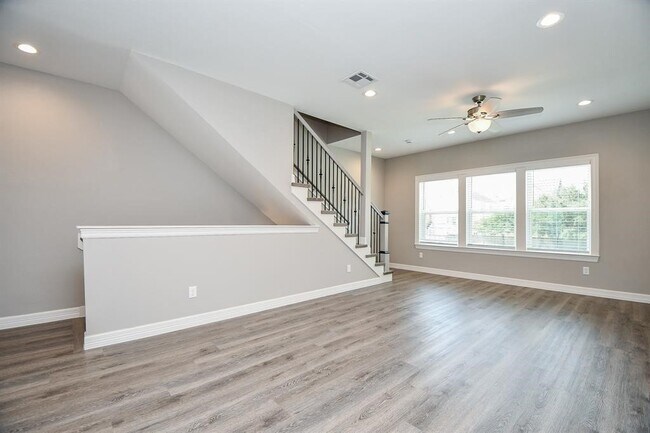 Building Photo - 5262 Ella Blvd