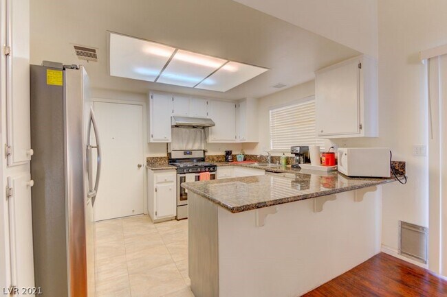 Building Photo - 6261 W La Palma Pkwy