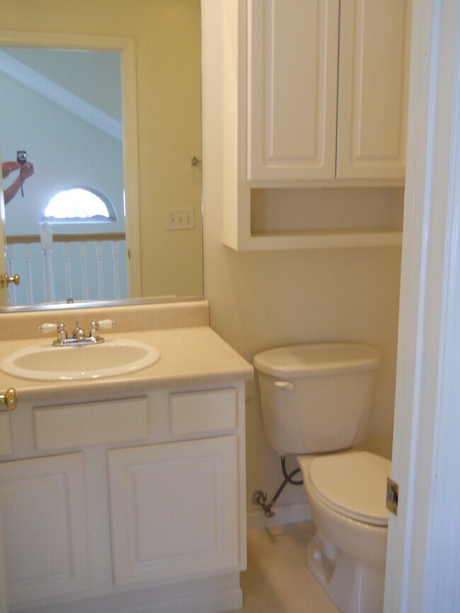 Building Photo - 911 Jasmine Dr